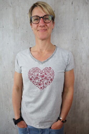 finestreta-1-v-shirt-blumenherz-gris-damen.JPG