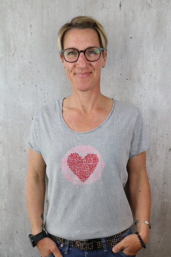 finestreta-1-t-shirt-herz-gris-damen.JPG